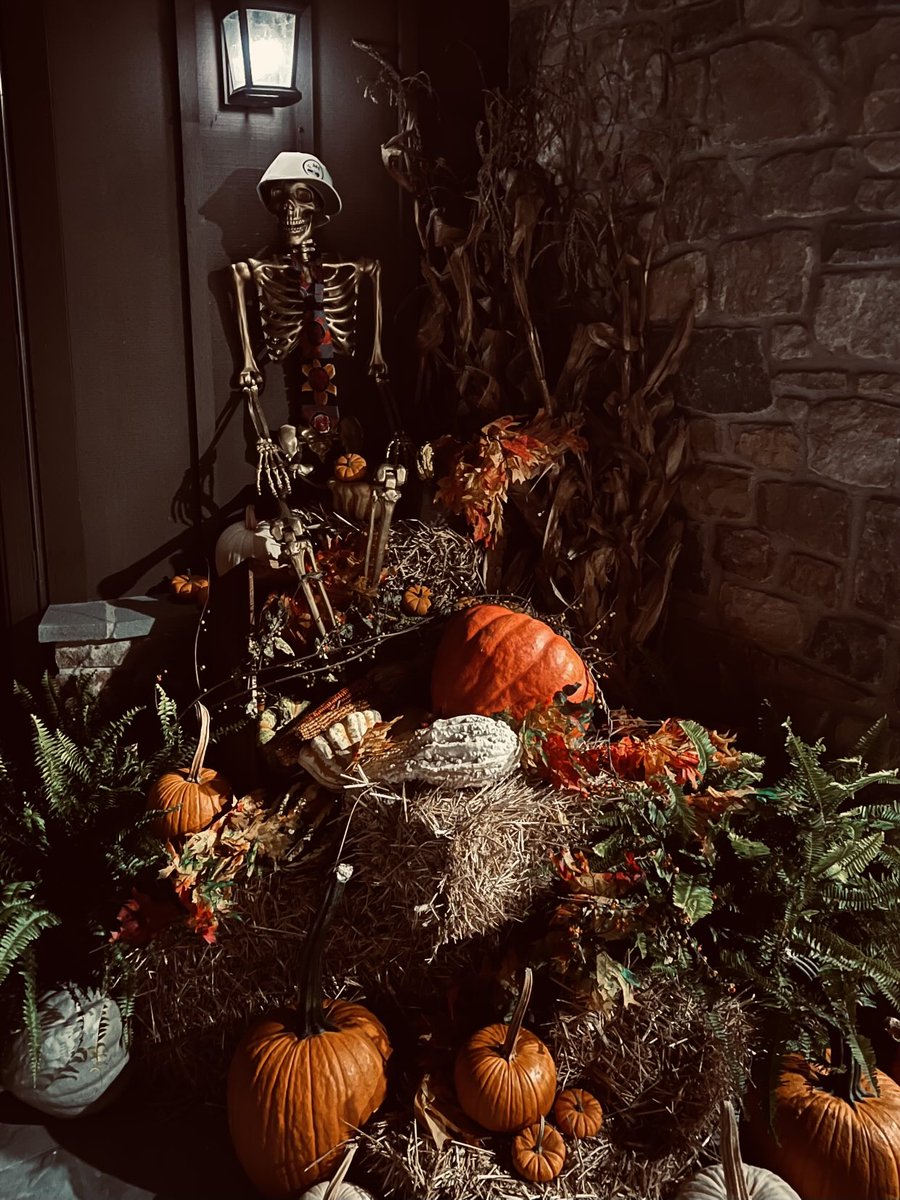 Prepping for the hallow eve &amp; the soulful holiday 2 days later - Day of the Dead 💀 (my birthday).