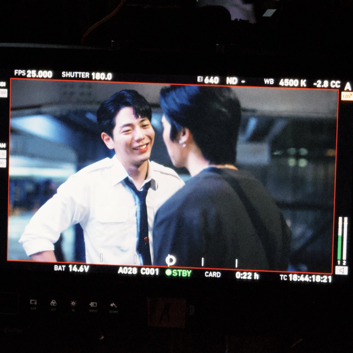 笑啥呢？卡sir？
#รักแห่งสีลม
#LoveofSilomQ4 
#YYDSent #WeTVOriginal #WeTV #WeTVth