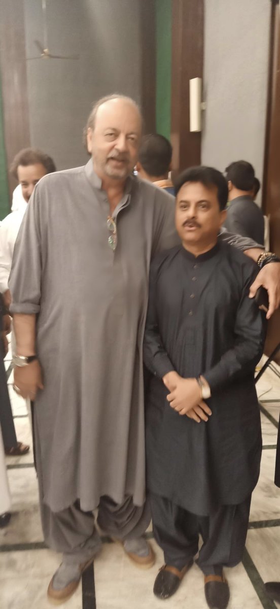 انا للّٰہ وانا الیہ راجعون 😥 
اللہ رب ذوالجلال والاکرام آغا سراج درانی مرحوم کی مغفرت فرمائے درجات بلند فرمائے اور انہیں جنت الفردوس میں اعلیٰ مقام عطا فرمائے، وہ پارٹی کا ایک قیمتی اثاثہ تھے انہوں نے ساری زندگی پارٹی کی ہر سیاسی جدوجھد میں پارٹی قیادت کے شانہ بشانہ جمہوریت اور