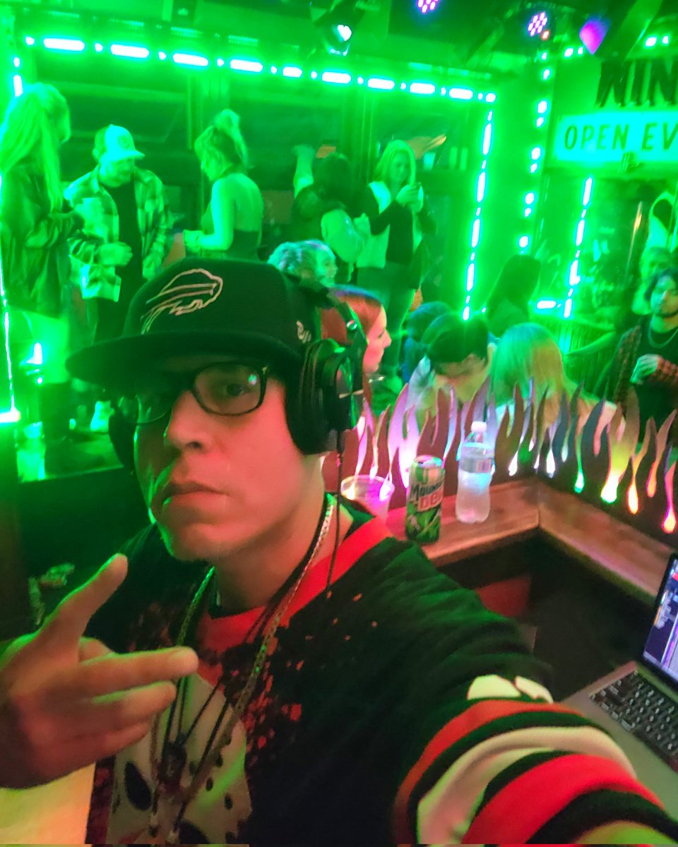 djpipez_'s tweet photo. Balloons Restaurant &amp; Nightclub 10.11.25 Fall Fest...totally awesome!!!....Thanks to Balloons for having me and hope to see you all next year...

#djpipez #billsmafia #716buffalo #jamestownny #oleanny #salamancany #ellicottvilleny #springvilleny #716Music #716eats #balloonsevl https://t.co/OdYDCDhnuX