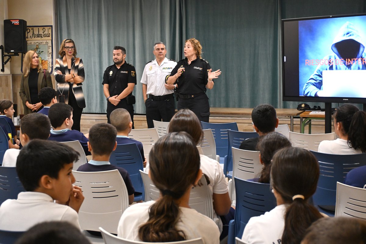 👤 Comienza una nueva edición del Plan Director para la Convivencia y la Mejora de la Seguridad Escolar en Melilla

ℹ️ El programa llegará este curso a más de 8.800 alumnos y alumnas de todos los centros educativos de la ciudad

➕⬇️
