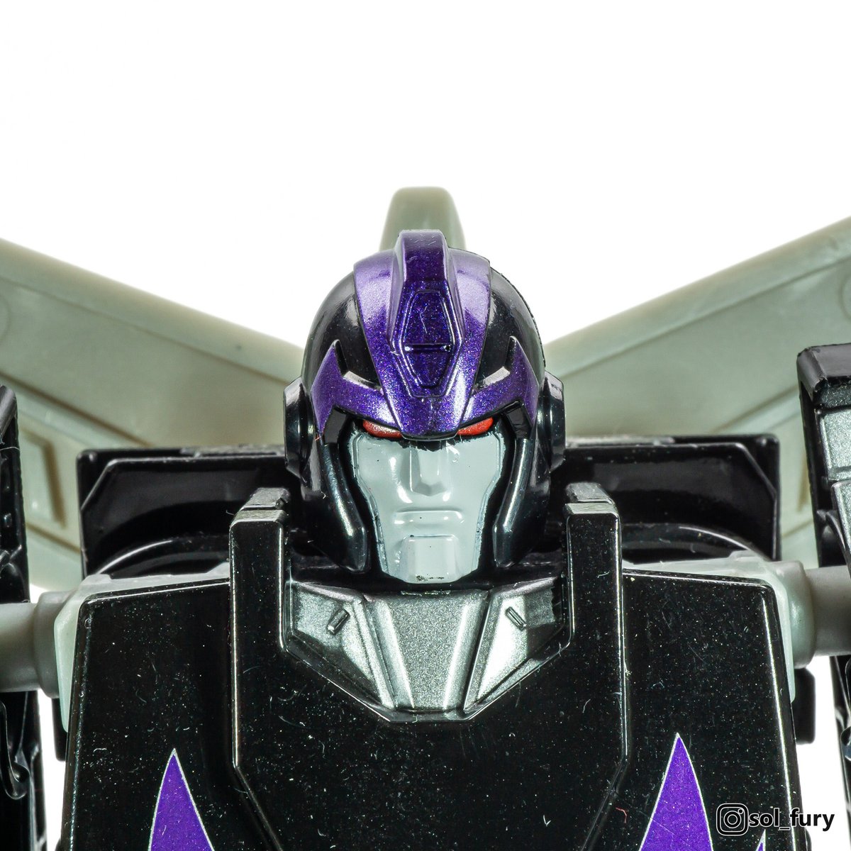 SolFury's tweet photo. Nemesis Hot Rod - Transformers Power of the Primes (Leader class, 2018)

He's only a goatee away from being Shattered Glass Hot Rod.

#transformers
#poweroftheprimes https://t.co/WpyF8DZh55