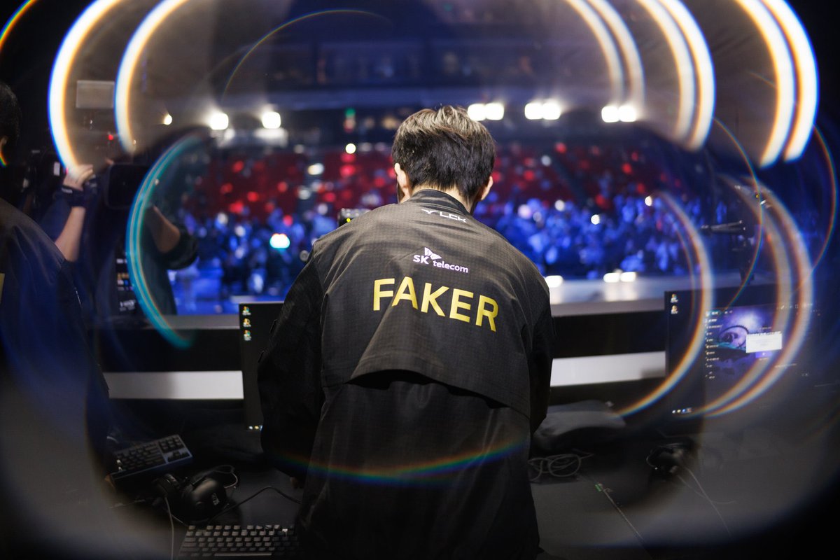 s2FAKER's tweet photo. 월즈의 페이커라는 것은….. https://t.co/Jqpr5pb2Cw