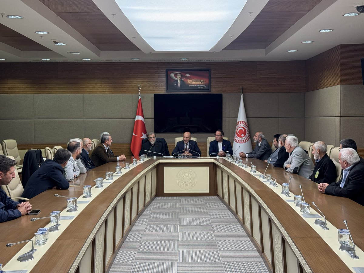 mehmetatmacasp's tweet photo. Haftalık Grup Toplantımızın ardından Eskişehir İl Yönetimimizi ve Bursa Osmangazi Teşkilatımızı TBMM’de misafir ettik. Teşkilat çalışmalarımızı değerlendirdik, hasbihal ettik. 

Her bir teşkilat mensubumuza gönülden teşekkür ediyor, çalışmalarında başarılar diliyorum. https://t.co/GGqwhytOeM