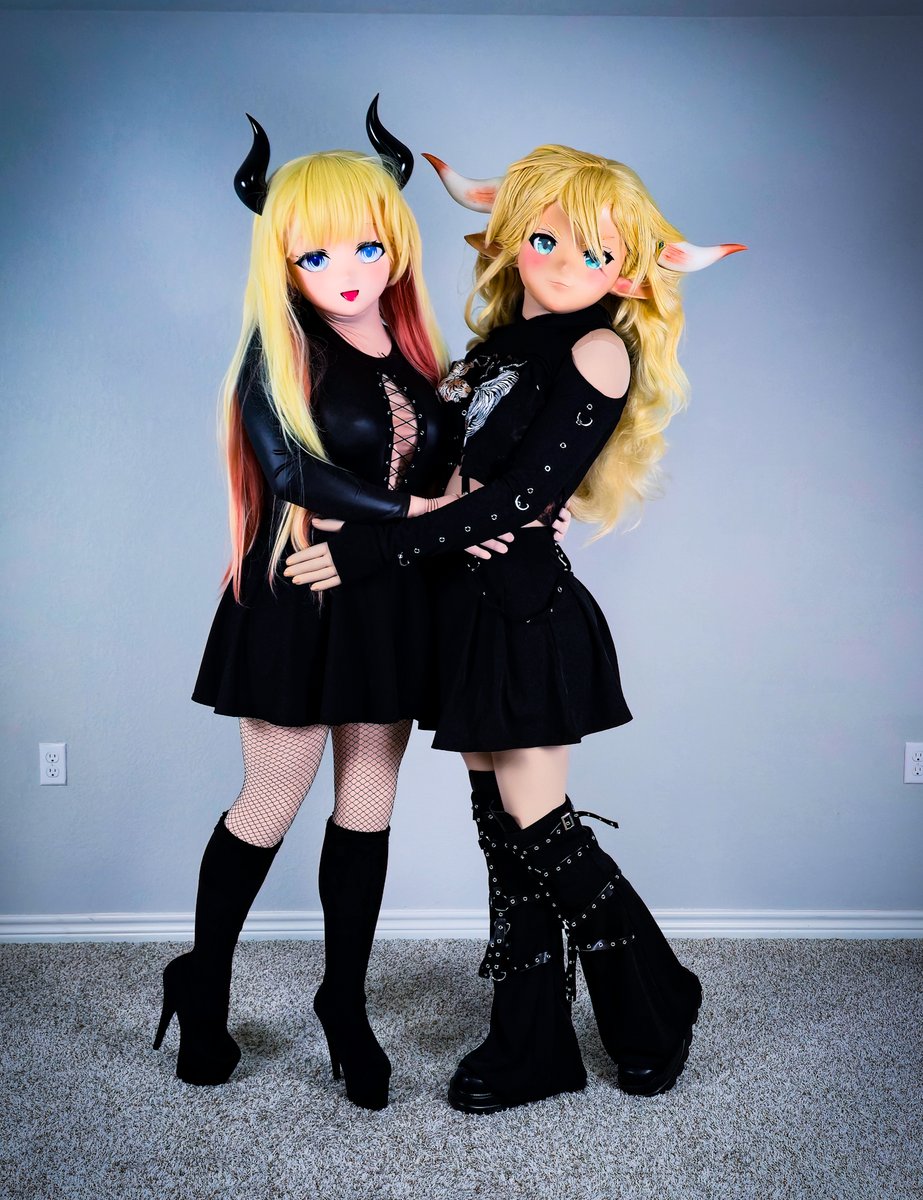 Matching looks, double the charm! 🖤✨
Always love matching fits with the lovely <a href="/Carrier_Kig/">Carrier_Kig</a>!