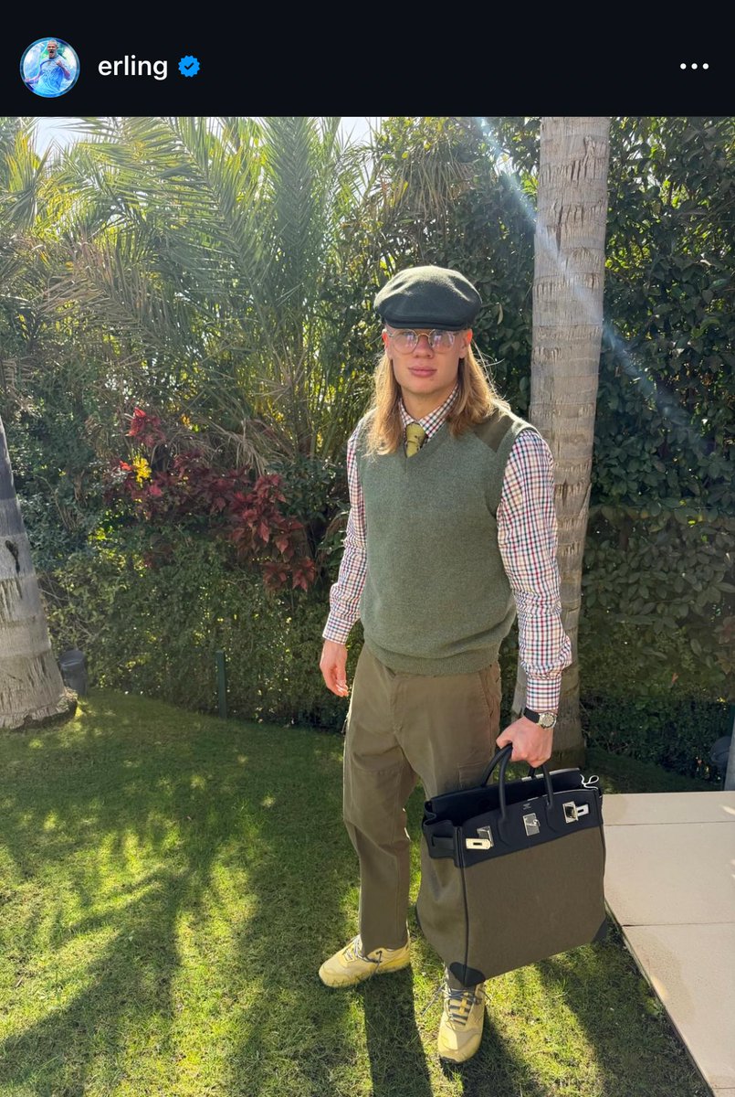 AntBaker's tweet photo. Is he off to ask Ted about the drainage in the lower field? https://t.co/SQZDTskwwi