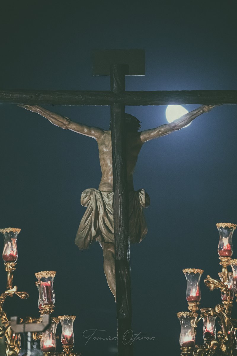 Toda la tierra se cubrió de tinieblas  y el velo del templo se rasgó por medio. Jesús, dando una grande voz, dijo: "Padre, en tus manos encomiendo mi espíritu. Y diciendo esto, expiró.

Santísimo Cristo de la Expiración, La Rambla.

<a href="/AMExpiracionlr/">AMExpiracionLaRambla</a> 
#MagnoVCOR25
<a href="/fococor/">FOCOCOR</a>