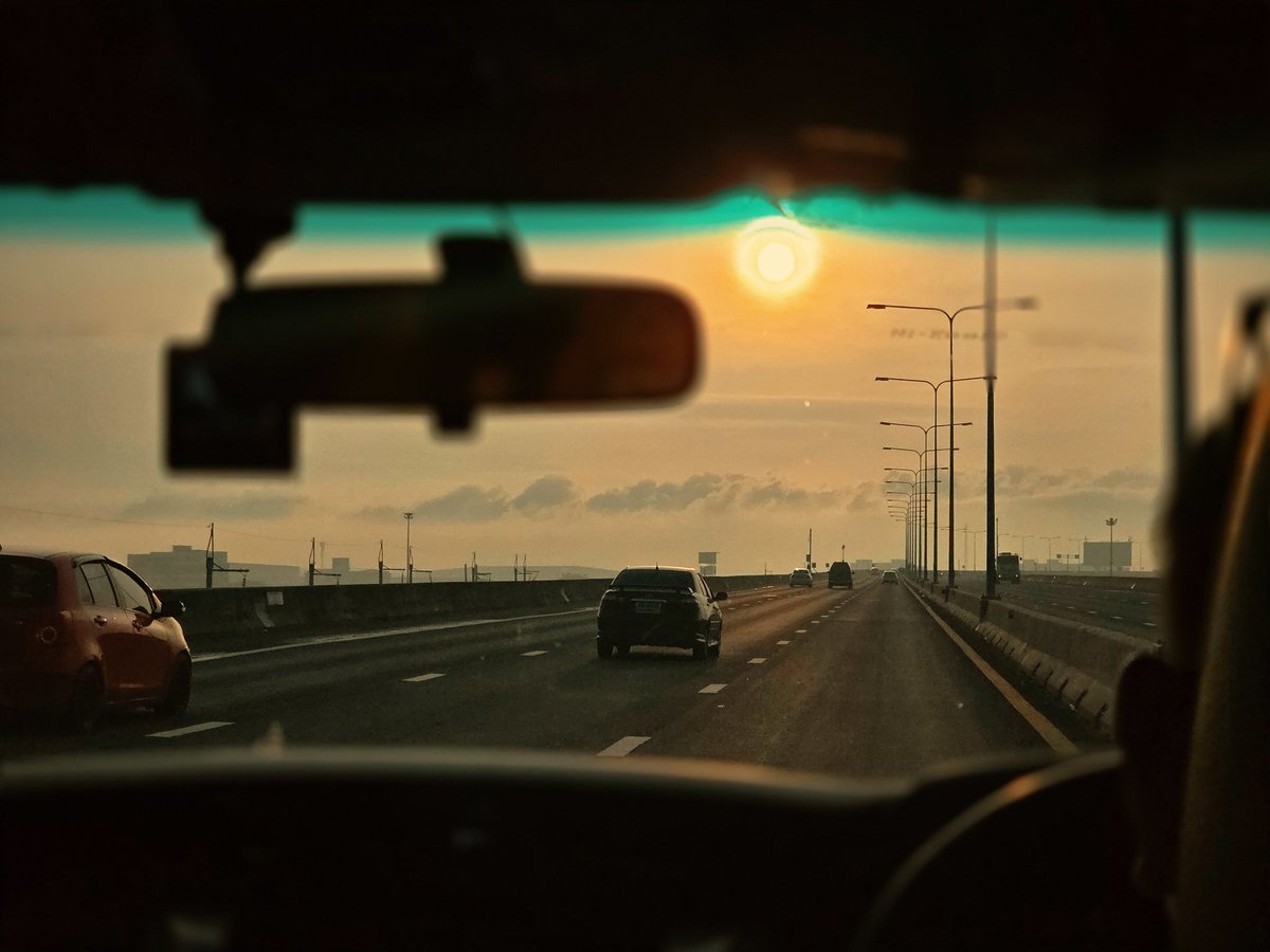 ทุกอย่างบนโลกนี้ เป็นเพียงสิ่งชั่วคราว (everything is temporary)

ถ้ามันดี ก็จงมีความสุขกับมัน
เพราะมันจะอยู่กับเราได้ไม่นาน 
ถ้ามันไม่ดี ก็อย่าได้กังวล
เพราะมันจะอยู่กับเราไม่นานเช่นกัน.