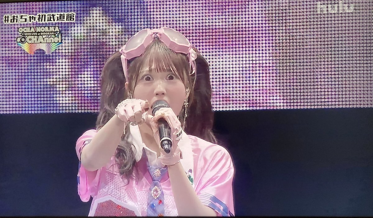 「武道館でキュルルンビームしたい」
「みんなピンクにして」
「どうしても嫌ならイタリアンレッドでもいいよ」
「半分くらい赤だね」
「おい💢」
草
#おちゃ初武道館