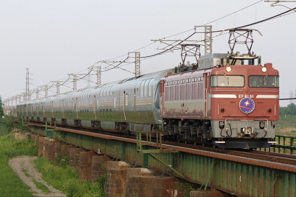 列車が来るまでに晴れたり曇ったりを3回くらい繰り返してた