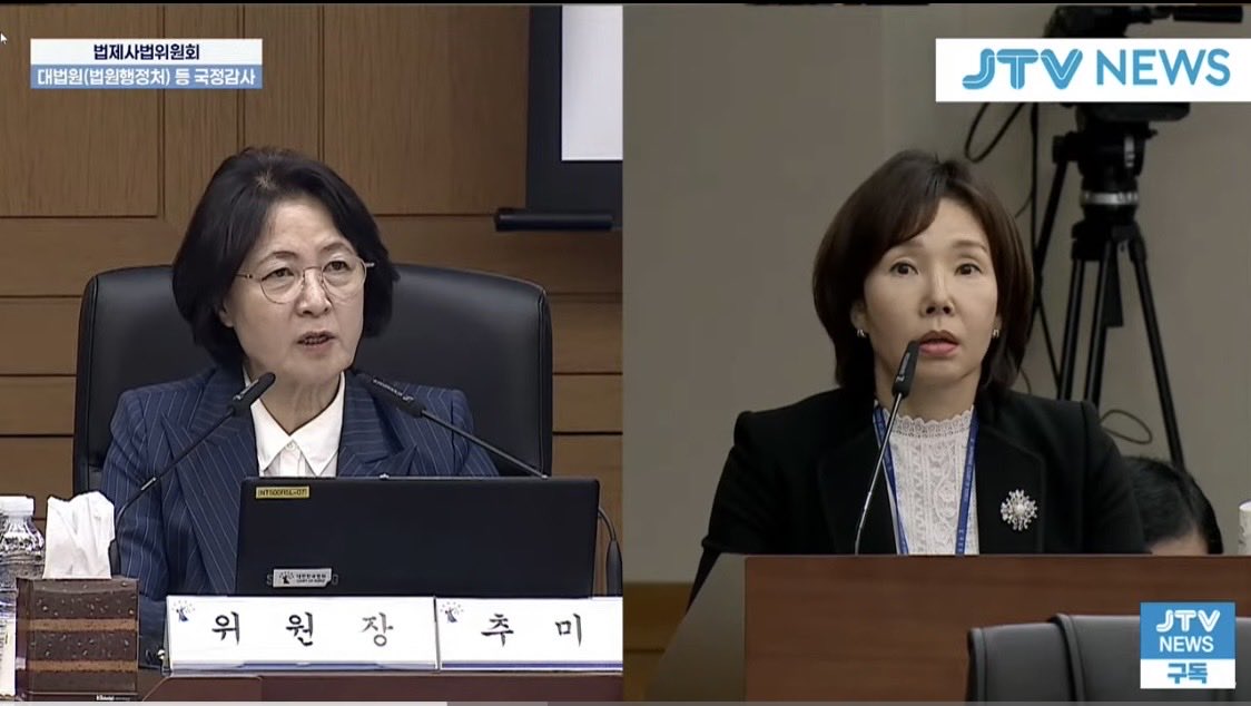 재판기록 누구에게 줬냐니까 합의된 내용이라 말못한다는 법원직원. 변명도 조작도 어슬프기 그지없다 검찰만 썩은줄 알았더니 법원은 시궁창 이다. 사법부 국정감사는 사법부에 적폐를  만천하에 알린 변곡점이 됬음