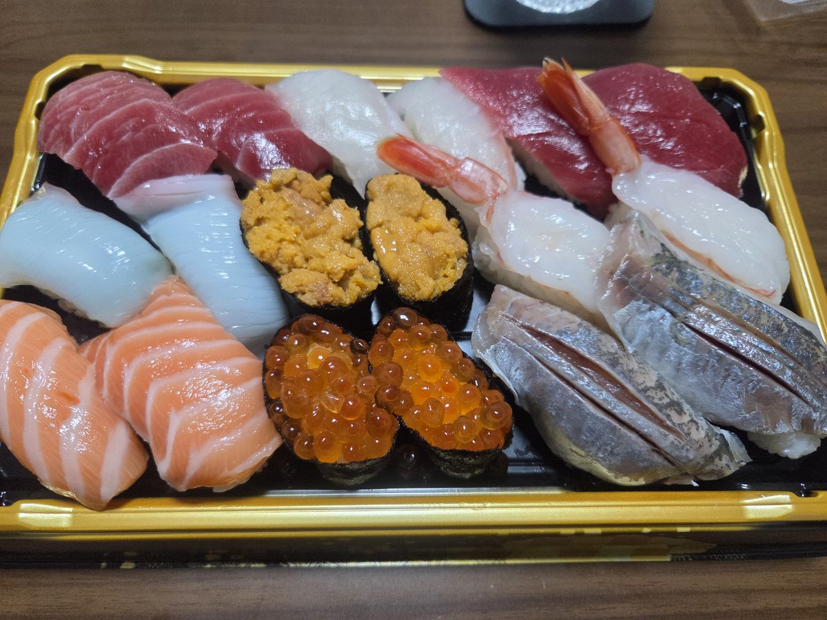 ryunryun_2000's tweet image. #今日の半額寿司
1300えん