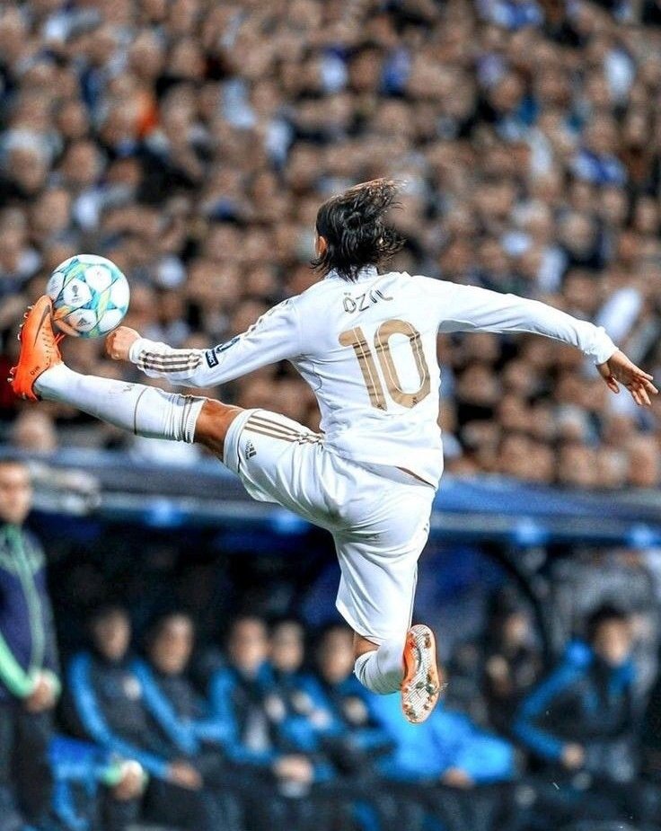 Hoje é aniversário de Mesut Özil, o mágico alemão está completando 37 anos. 

No Real Madrid:

📋 3 anos
⚽️ 27 gols
🅰️ 80 assistências

Foi um prazer, <a href="/M10/">Mesut Özil</a> ! 💫🪄