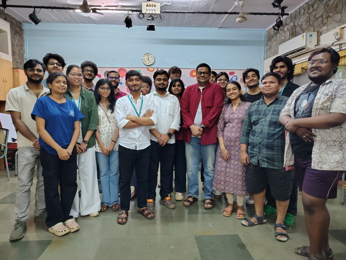 ShridharNirala's tweet image. Today was our last class with Faiz sir at TISS. We shared laughter, memories, and a small farewell with heartfelt gifts. His classes will always be remembered for their warmth and insight. 🌿🎓 
#SMCS #TISS #Mumbai