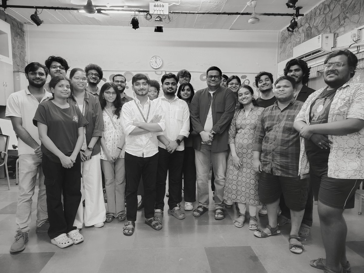 ShridharNirala's tweet image. Today was our last class with Faiz sir at TISS. We shared laughter, memories, and a small farewell with heartfelt gifts. His classes will always be remembered for their warmth and insight. 🌿🎓 
#SMCS #TISS #Mumbai