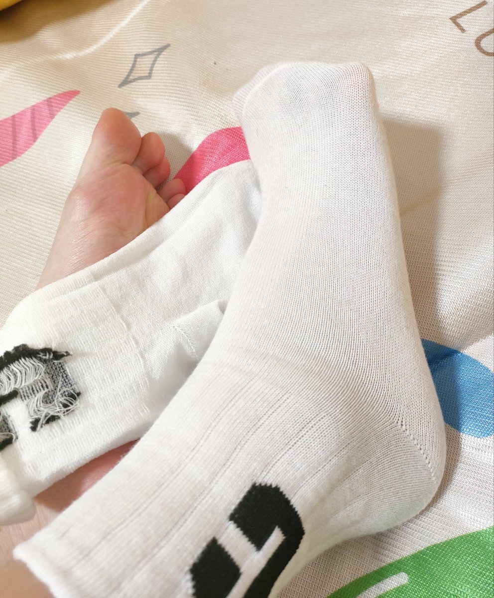 拿到妈妈的臭袜子后你们都会怎么玩呀
打在评论区给其他粉丝宝宝一些参考
我挑有意思的宝宝送出一双袜子
(中奖宝宝会在一个月之内发出哦)