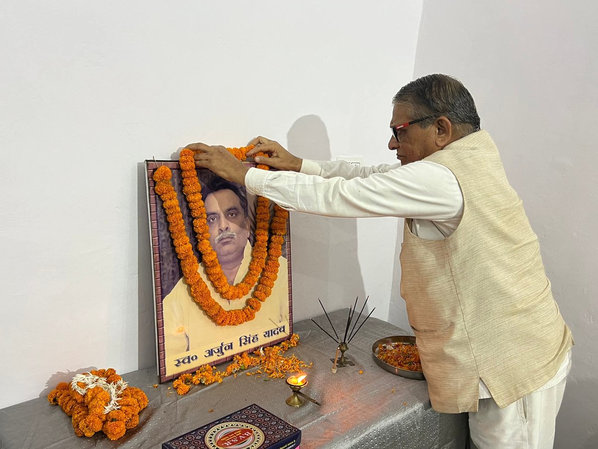 amitjnp76's tweet image. आज दिनांक 15-10-2025 दिन बुधवार को जिले की शान माने जाने वाले गरीबों, मजलूमों के मसीहा पूर्व विधायक पूर्व सांसद श्रद्धेय स्व. अर्जुन सिंह यादव जी की 27 वीं पुण्यतिथि पर सर्वदलीय श्रद्धांजलि कार्यक्रम का आयोजन हुआ। जिसकी अध्यक्षता श्री के. पी. सोनकर जी राष्ट्रीय महासचिव भारत…
