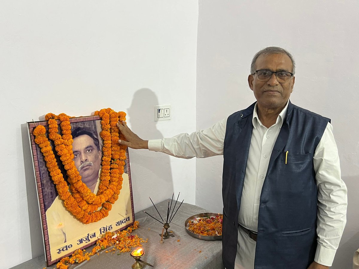 amitjnp76's tweet image. आज दिनांक 15-10-2025 दिन बुधवार को जिले की शान माने जाने वाले गरीबों, मजलूमों के मसीहा पूर्व विधायक पूर्व सांसद श्रद्धेय स्व. अर्जुन सिंह यादव जी की 27 वीं पुण्यतिथि पर सर्वदलीय श्रद्धांजलि कार्यक्रम का आयोजन हुआ। जिसकी अध्यक्षता श्री के. पी. सोनकर जी राष्ट्रीय महासचिव भारत…
