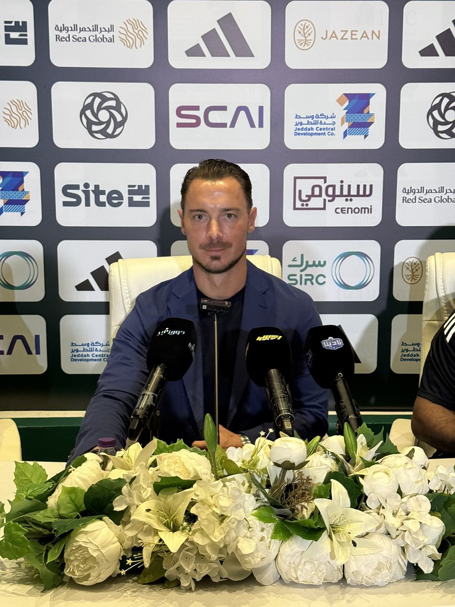 🎙️ماتياس في المؤتمر الصحفي : 

صالح أبو الشامات لاعب مميز، وبالنسبة لحديث مدرب المنتخب حول مشاركته المحدودة لـ65 دقيقة فذلك يعود لغيابه عن المعسكر التحضيري ونحن نعمل حاليًا على تجهيزه بدنيًا ليصل إلى كامل جاهزيته.