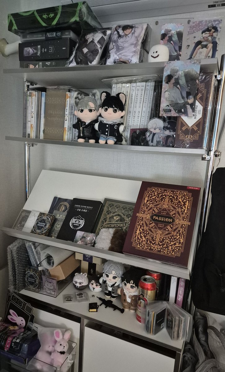 요즘 패션 전시존 근황.
또 늘어나기 시작.