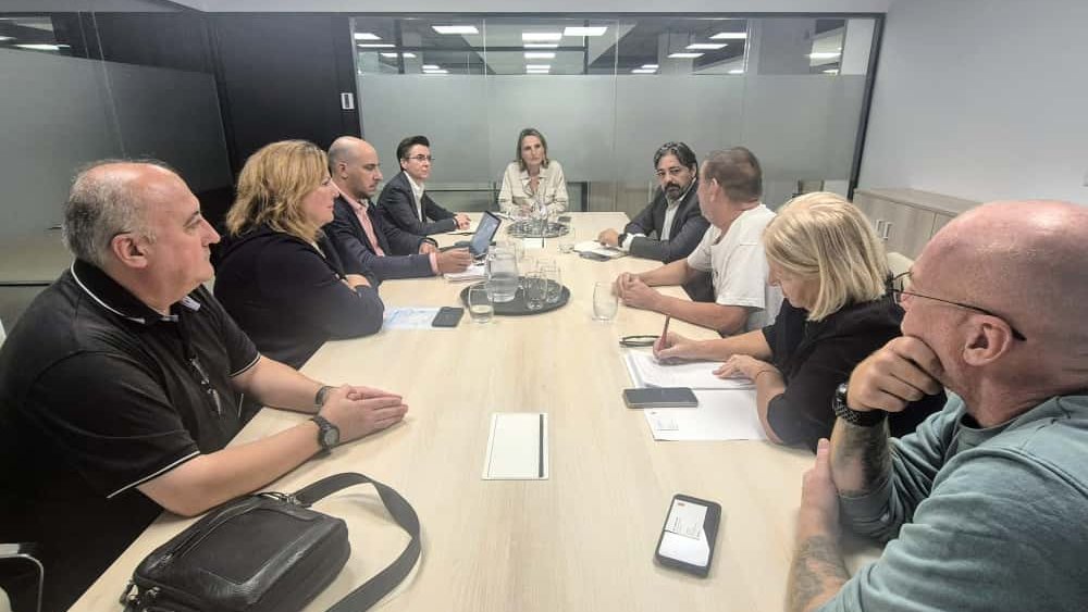 La consellera <a href="/cabrer_catalina/">Catalina Cabrer</a> es reuneix amb representants de <a href="/CCOOBalears/">CCOO Illes Balears</a> i de l'Associació Professional de Seguretat Privada. 

➡️ Ens traslladen les seves preocupacions, fent èmfasi en la falta de personal.

➡️ El <a href="/SOIB/">soib wanbi</a> farà feina per formar nous vigilants.
