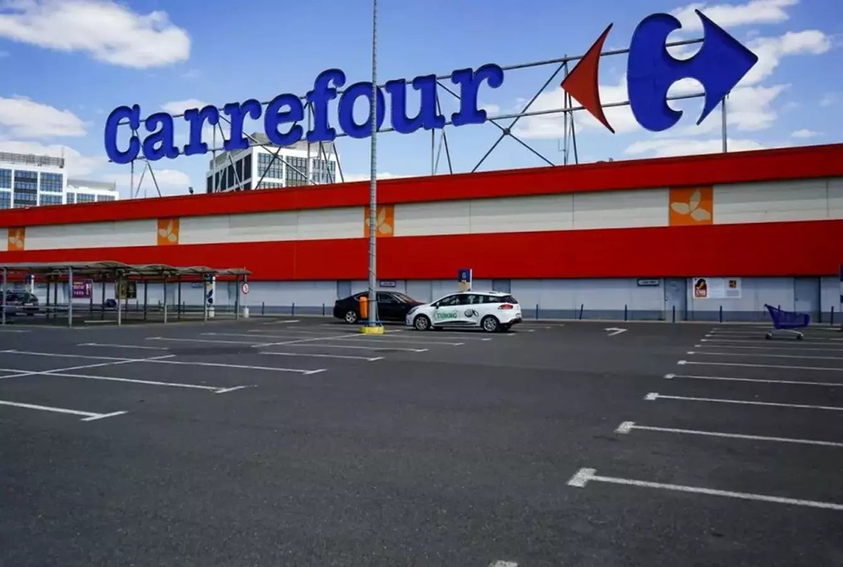 🛑 ALARM! Ukraińska Fozzy Group w czasie tzw. "wojny" chce przejąć 800 sklepów Carrefour w Polsce! Wartość: 8 mld zł! Czy oddamy strategiczny sektor w obce ręce? 

Polaku nadal nie rozumiesz, o co chodzi w tzw. wojnie?   

#Carrefour #PolskaGospodarka #FozzyGroup