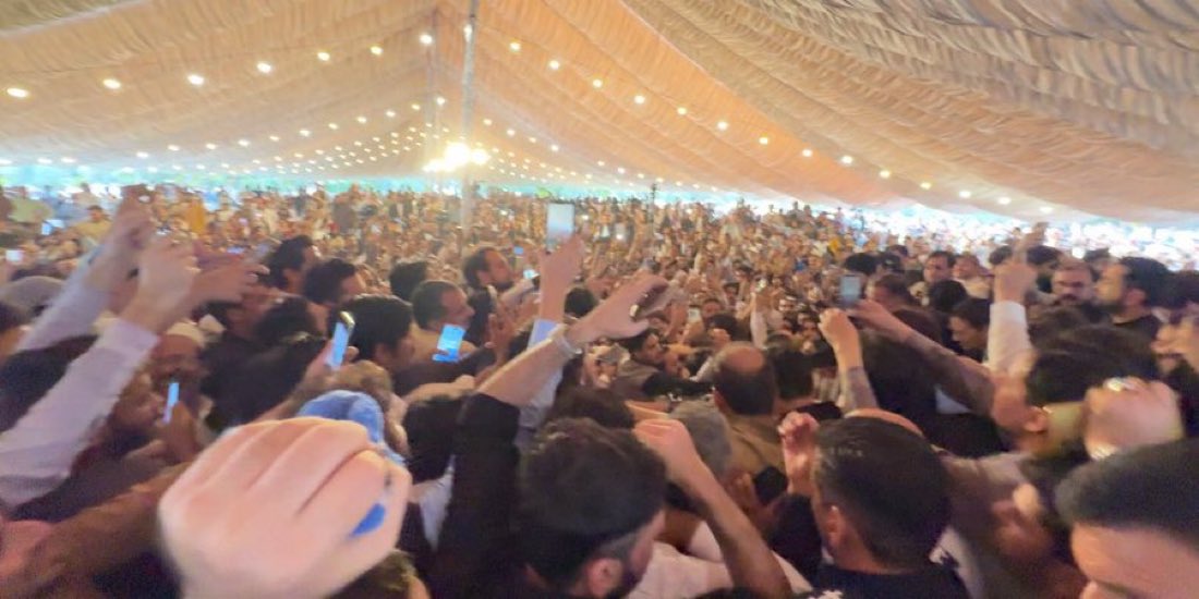 تقریب حلف برداری آج سے پہلے ایسی نہیں دیکھی ہو گی۔