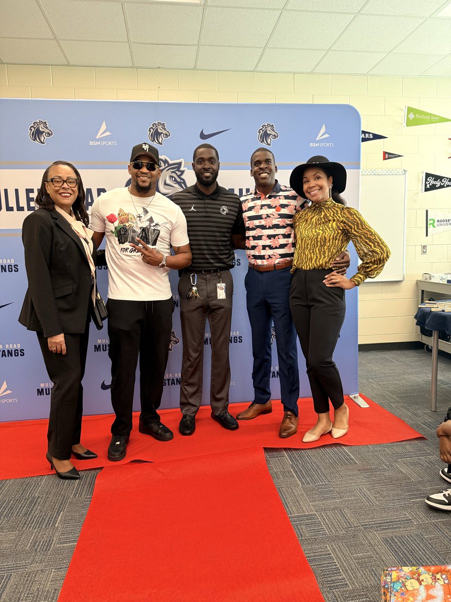 mullerroad's tweet image. Thank you to 803 Fresh for celebrating our students at @mullerroad and inspiring them with your stories, energy, and words of wisdom.

We enjoyed putting our Boots on the Ground in a celebration of student success.

#BeLegendary