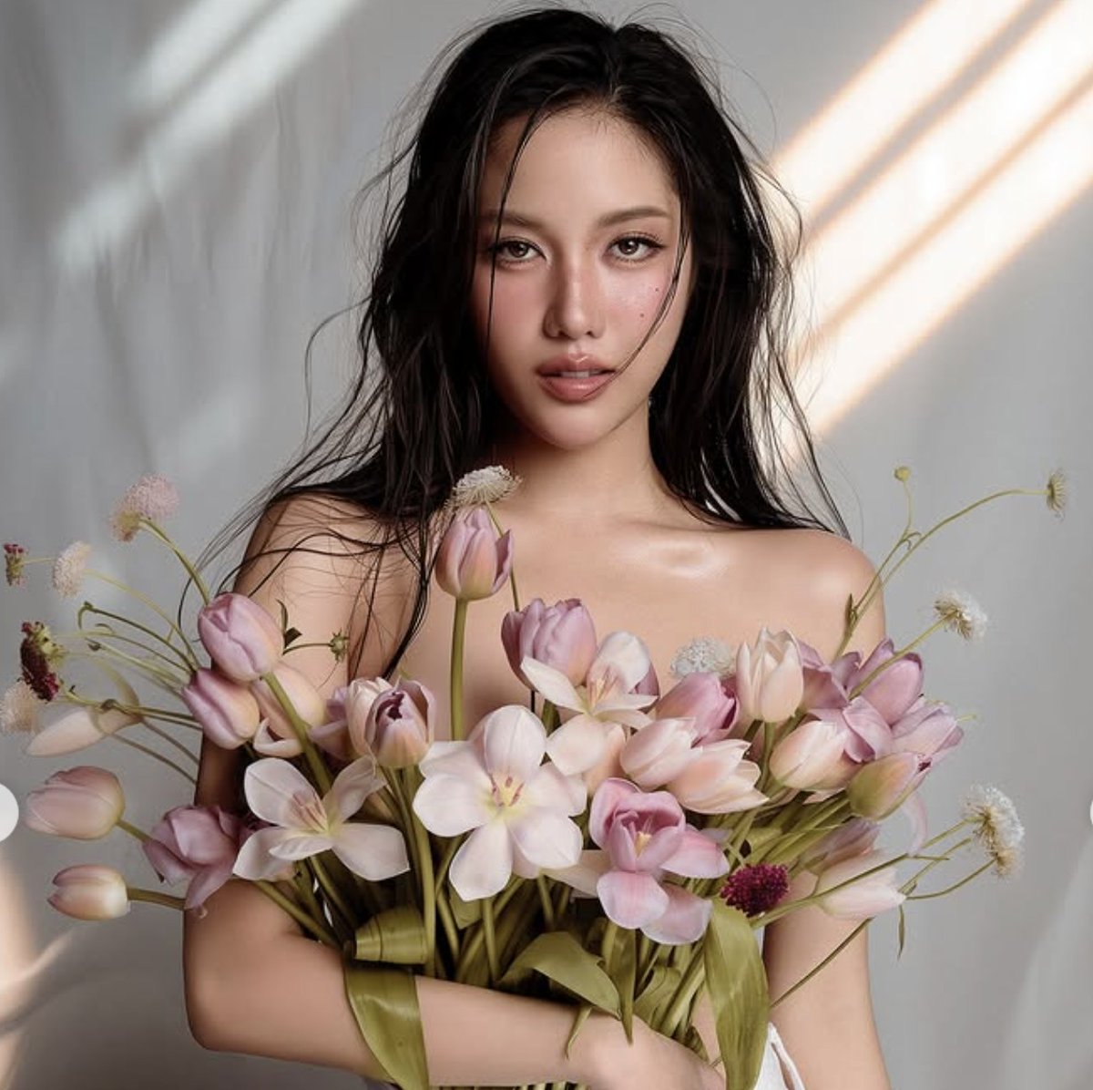 tvpoolsocial's tweet image. เรียกได้ว่าสวยจึ้งไม่พัก! “ฟรีน–สโรชา” มาในลุคแฟชั่นสุดเปล่งประกาย ฉ่ำตั้งแต่หัวจรดเท้า พร้อมฉลองก้าวใหญ่ในชีวิตอีกขั้น สู่บทบาท “ผู้บริหารสาว” อย่างเต็มตัว กับค่ายของตัวเอง “SOLENN Entertainment” 🎉 แฟน ๆ แห่คอมเมนต์แสดงความยินดีแน่น…