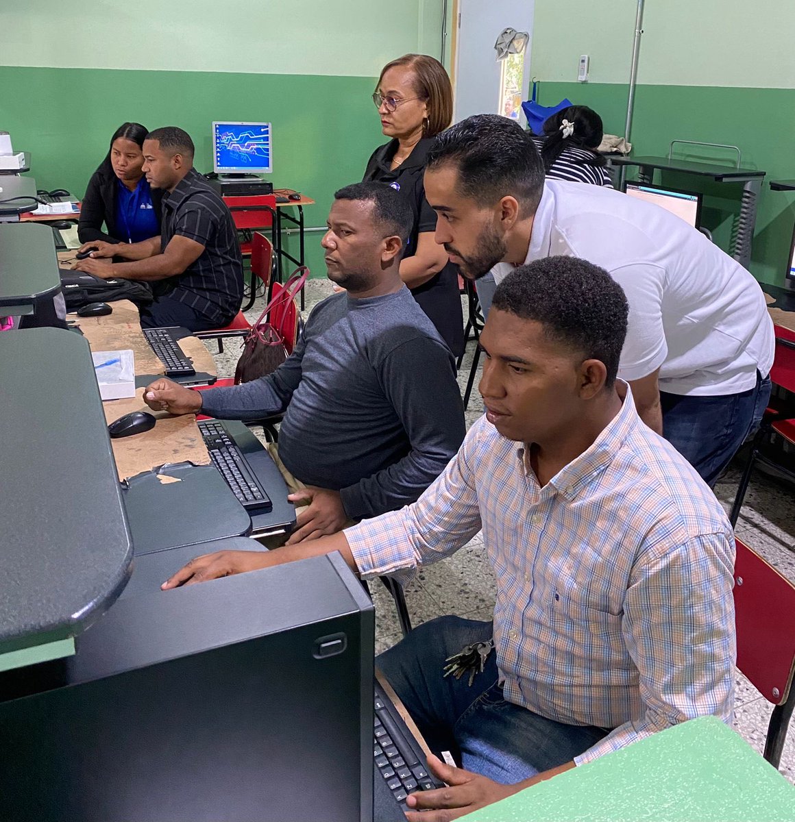 En el Distrito Educativo 18-01, Neiba, se desarrolla la jornada de levantamiento de información previo al lanzamiento del Proyecto de Formación Continua y Acompañamiento Integral. 📋