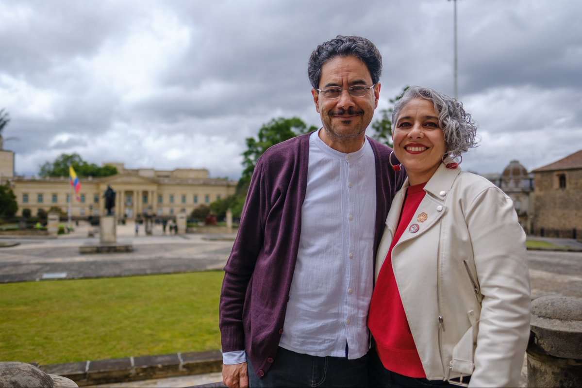 María José Pizarro Rodríguez (@pizarromariajo) on Twitter photo #YoEstoyConIván y con el pueblo.
<a href="/IvanCepedaCast/">Iván Cepeda Castro</a> es un compañero de luchas, de historias compartidas y de sueños de esperanza. Encarna la unidad del Pacto Histórico con la gente y un proyecto común que construimos con generosidad y convicción.
Con su liderazgo vamos a #YoEstoyConIván y con el pueblo.
<a href="/IvanCepedaCast/">Iván Cepeda Castro</a> es un compañero de luchas, de historias compartidas y de sueños de esperanza. Encarna la unidad del Pacto Histórico con la gente y un proyecto común que construimos con generosidad y convicción.
Con su liderazgo vamos a