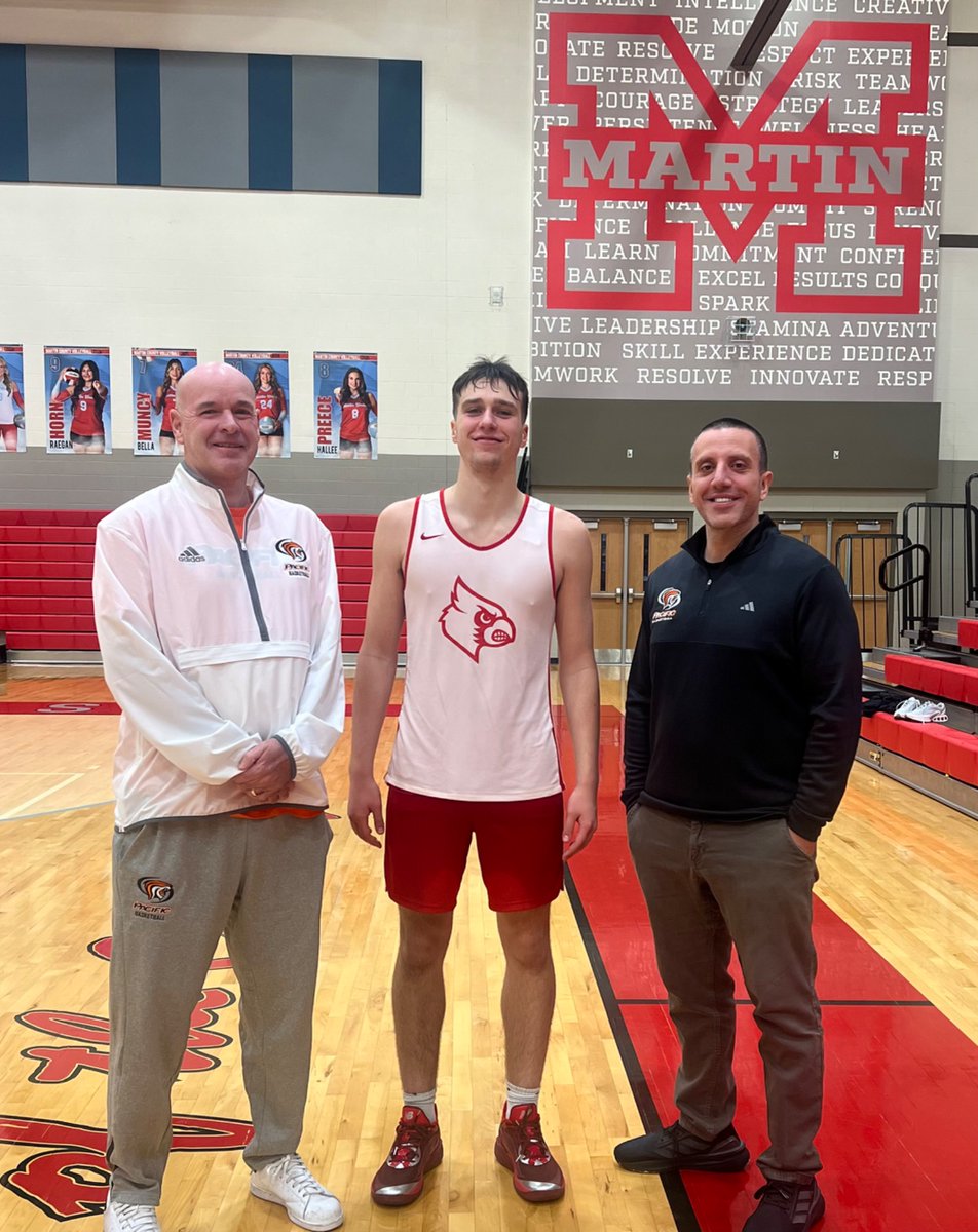 Thrilled to welcome legendary Head Coach Dave Smart and Coach Charles of University of the Pacific to Inez for the first official day of Kentucky Hoops! Coach has won 13 National Championships. State scoring leader <a href="/BraxKeathley/">Braxton Keathley</a> has a D1 offer from Coach Smart.