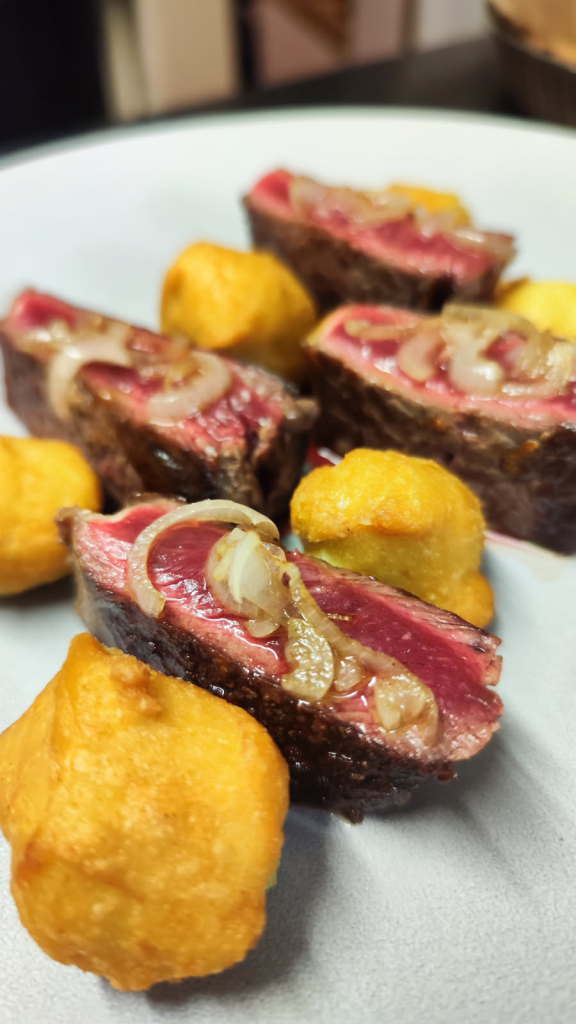 Alors ce midi, par hasard, je suis allé déjeuné dans un restaurant inconnu dont le rapport qualité prix est exceptionnel. 
Le patron super sympa, est de très bon conseil. Un mixte entre excellence de la cuisine italienne et savoir faire à la française. Mais restaurant assez vide.