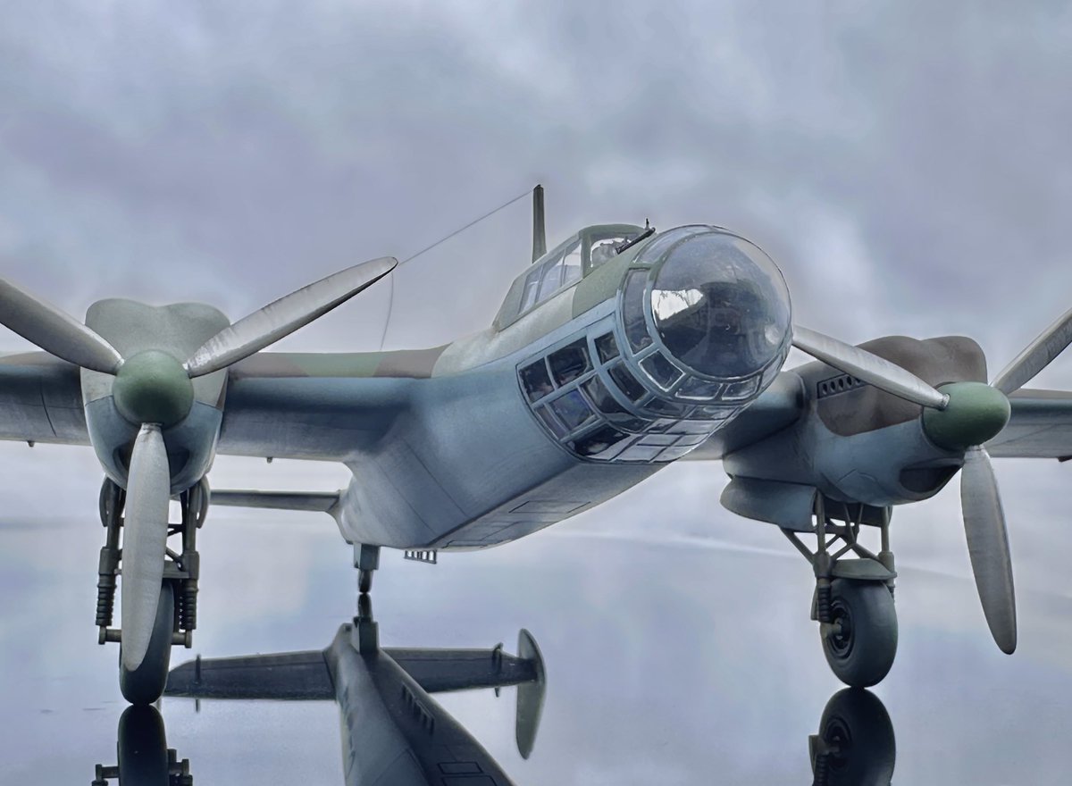 ホビークラフト　1/48 Do17E
極初期の三色迷彩は色がかなり明るいのでオモチャっぽくならない様にウェザリングをキツめに施してます。

最終型のZ型では色々ゴテゴテ張り出しが増えたけど最初期のE型はほんとシンプルでほっそりしてる。