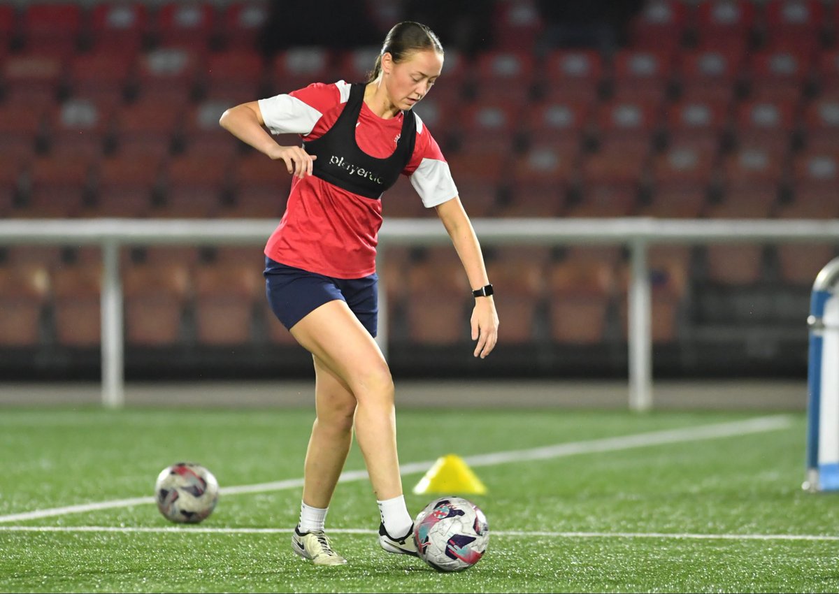 spartansfcwomen's tweet image. Sneak peak into our training sessions this week👀

Head over to our Facebook page drop a follow and browse through the entire gallery!🎞️

Why not join us at the Vanloq Community Stadium this Sunday to watch our team play Kilmarnock?🏃🏽‍♀️💯🎟️ 

#Spartans #SWFC #SWPL2 #DBDF