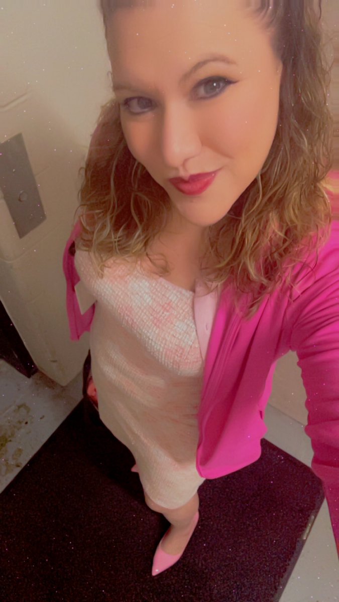 Good morning to everyone who says it back. Wednesdays we wear pink! Happy humpday!! 🐫 #wednesday #wednesdaymotivation #pink #wednesdayswewearpink #fypviraltwitter