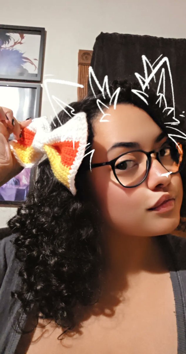 CinnamonBunFox's tweet image. Gonna post my crafts here.
I made a candy corn bow and I love it so much. I just need to get some clips so I can get it in my hair haha I plan on making more today when I can
#crochet #crocheting #crafty #craft #art