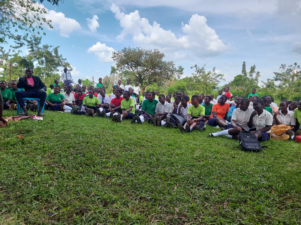AEGYKamuli's tweet photo. Students of Luzinga SS shine on stage with a powerful nutrition drama skit! 💡🌟 Spreading awareness on food insecurity, body image & healthy habits. Kudos to these young changemakers! #cascadeinaction #NutritionMatters #HealthyChoices #AdolescentHealth https://t.co/xaBe0WgUBl