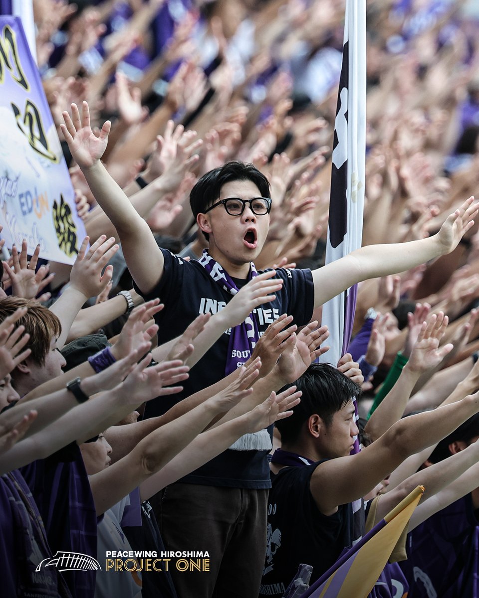 PeaceWingH's tweet image. Fans 🤝 players 🟰 a winning team ⚽️💜🏟️🕊️

#sanfrecce #hiroshima #projectone #peacewinghiroshima