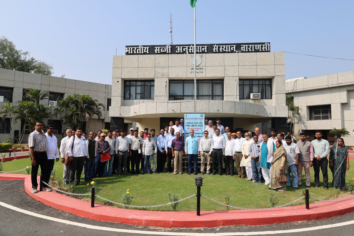 🌱 FPO Sangam-2025 at ICAR-IIVR, Varanasi 🌿
“सब्जी की खेती से आर्थिक समृद्धि संभव”
💬 110 FPOs participated; 2 new MoUs signed for vegetable seed production.
🌾 33 crops, 129 varieties — boosting farmer income &amp; prosperity!
#FPOSangam2025 #ICARIIVR #VegetableSeeds