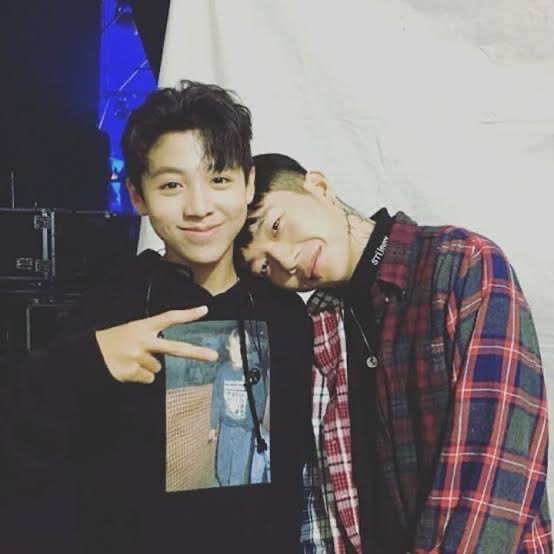 woojubihaeng's tweet image. OH MY GOD WONJAE AND WOOCHAN RECREATED THIS POSE😭😭THEY ARE SO ADORABLE