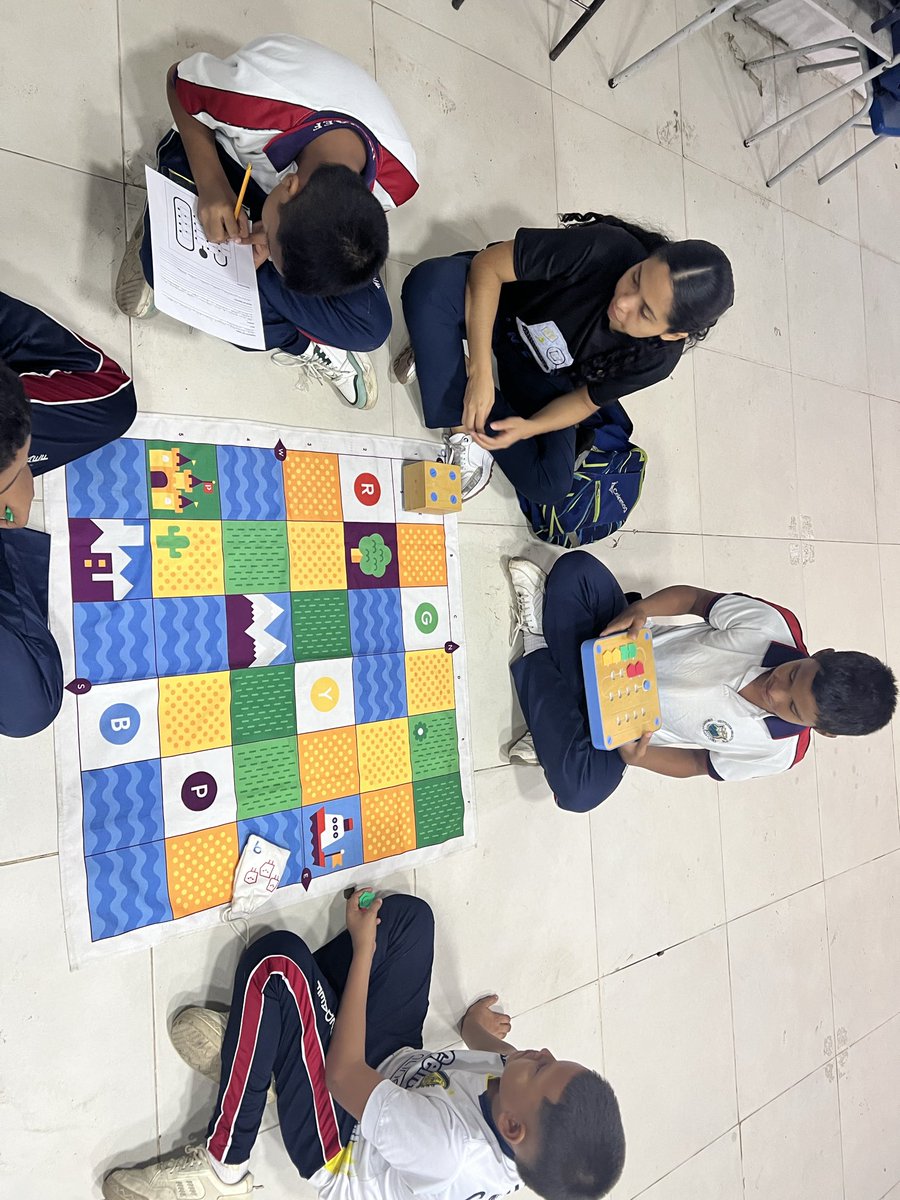 inedaefzb's tweet photo. Ayer recibimos la visita del grupo de investigación en informática educativa GINFED de la UNIMAG, quienes desarrollaron un taller en robótica  y programación. El objetivo fomentar en el pensamiento computacional  y la motivación por las habilidades steam. @sedmagdalena1 https://t.co/tWWj2YLtRV