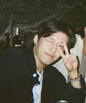 hnacdd's tweet photo. 하늘 센빠이.......
그 시절 우리가 사랑했던... 수준이 아님 ㅅ발 n년째 접으려 해도 접히지 않는 짝사랑의 악마 마음속에 영원히 남을 첫사랑 같음 선배 사랑해요 https://t.co/W2slDu2xbG