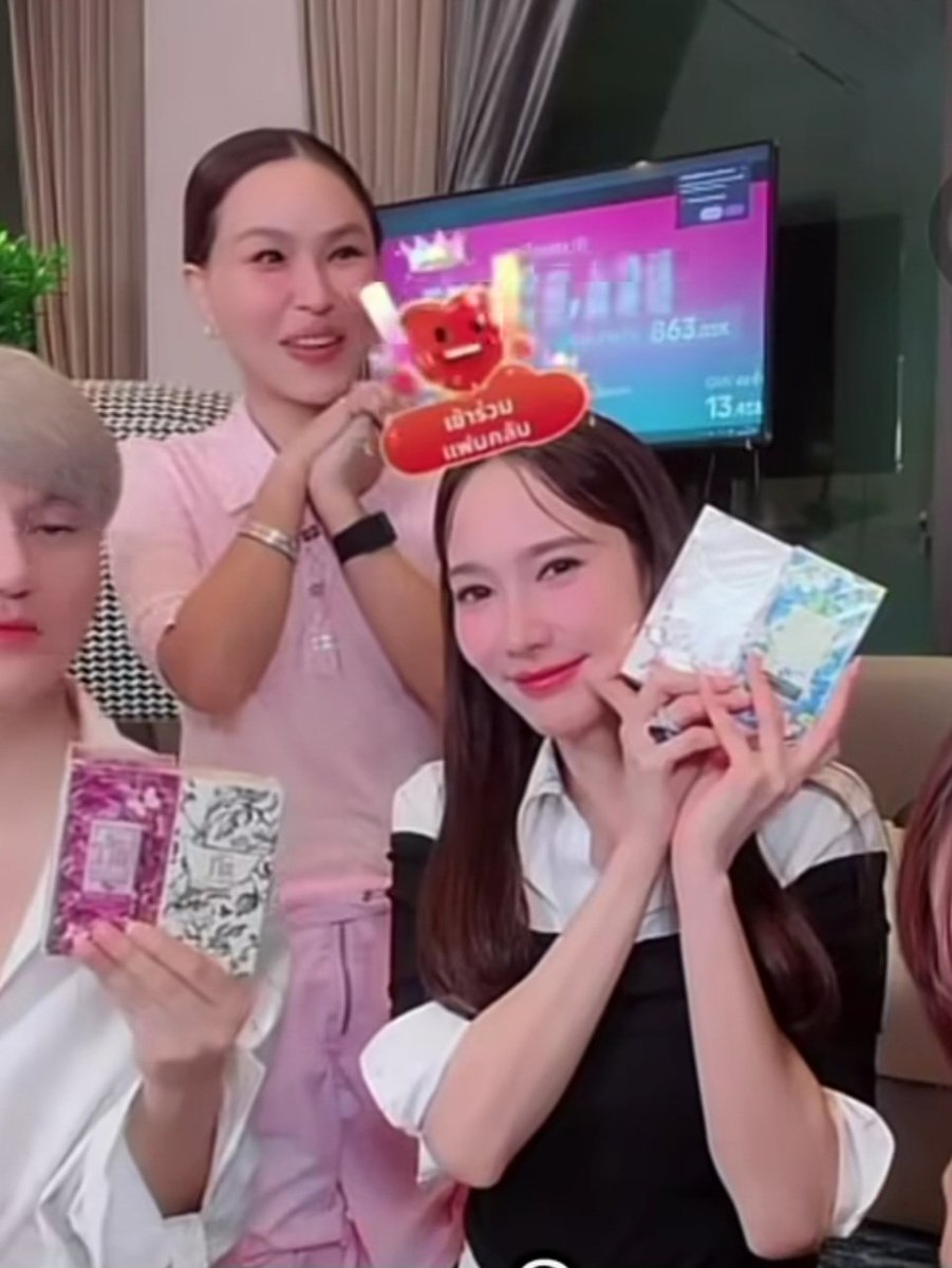 ลีน่าจัง วิจารณ์พี่อั้ม หลังร่วมไลฟ์ขายของ ชี้ "ลดศักดิ์ศรีตัวเอง ทั้งที่เป็นนางเอกเบอร์หนึ่งของประเทศ"
🗣“ศักดิ์ศรีหรือคุณค่าของคน ไม่ได้หายไปเพียงเพราะเขาขายของ แต่มันจะหายไปก็ต่อเมื่อเราเอาเวลามานั่งดูถูกคนอื่นที่ทำมาหากินสุจริต”
#อั้มพัชราภา #ลีน่าจัง #เจนนี่ได้หมดถ้าสดชื่น