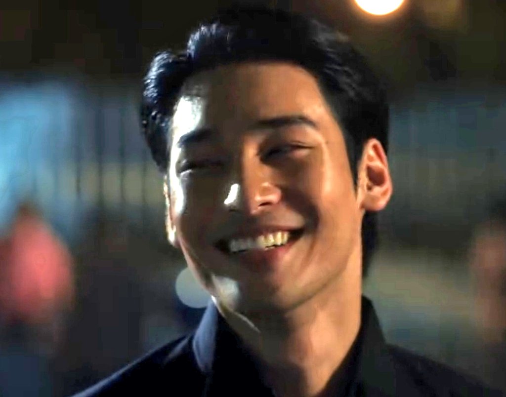 BIGFUT555's tweet photo. Ep1 Trin had one single-minded goal: to charm the audience off their pants. How can you not fall in love irrevocably with that charm 🥹.
#ShineTheSeries #Rewatch #TrinTime @Nnattawin1 #ApoNattawin #ShineEP1 https://t.co/uKcDJScEN4