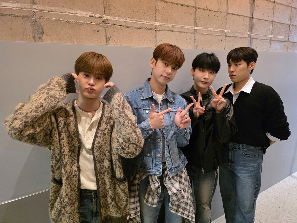 [📷]
251015 팬사인회
🎉해피 ❤️웅❤️ 데이 🎉
ABNEW랑 예삐들 모두 행복했던 웅이 생파 🫧
축하해 주신 ABNEW 여러분 모두 끝까지 
행복한 하루 마무리 하세요 ٩( ᐢ-ᐢ )و🎂

#AB6IX #에이비식스
#UPSIDE_DOWN
#STUPID