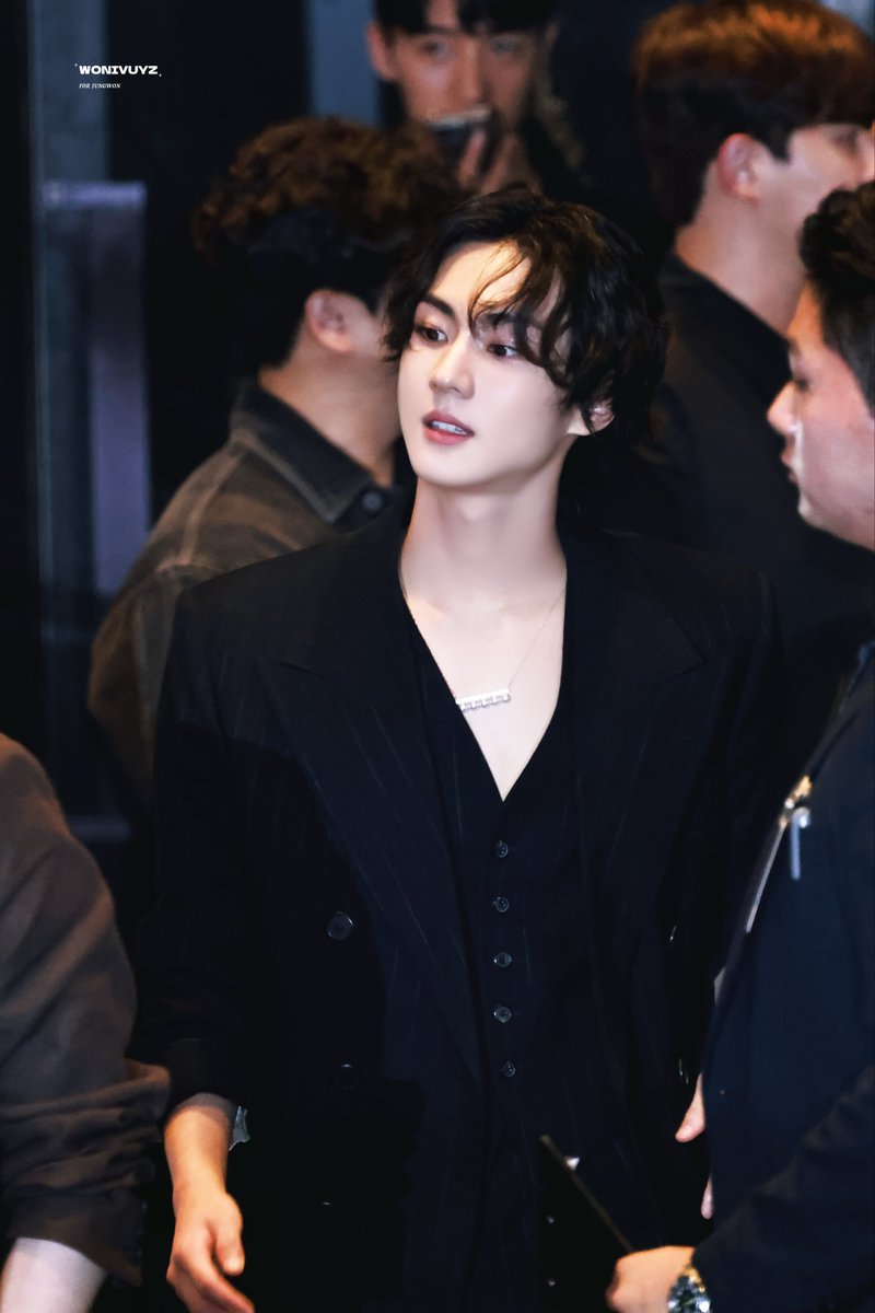 251015 WKOREA 퇴근

#양정원 #정원 #JUNGWON 
#ENHYPEN #엔하이픈