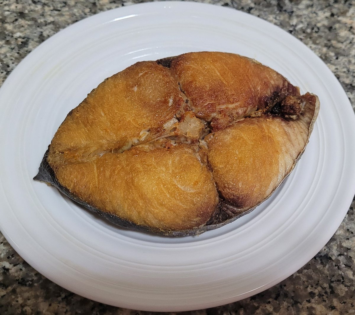 เห็ดฟางนอนอยู่ในช่องแข็งมาหลายวันเย็นนี้เลยนำมาแกงใส่ฟักทอง และทอดปลาอินทรีย์กินคู่กันค่ะ😍🍀