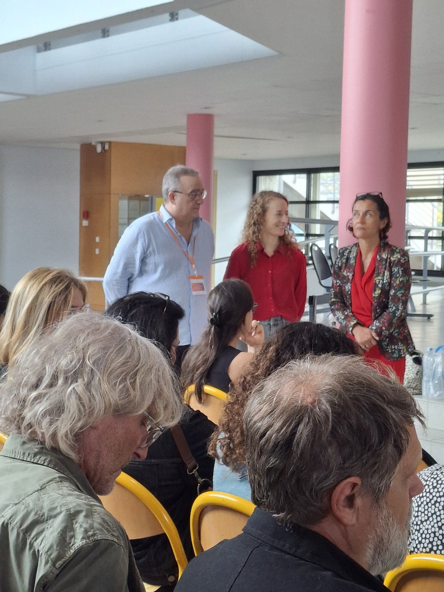 DSDEN2B's tweet image. Cinquième DigiScontri au collège de Montesoro. Moments de partage et  formation des enseignants. Rendez vous au séminaire TNE Corsica le 26/11 à l’Alb&apos;oru #Bastia #digiscontri #PERDIR
 #DNE #DRNE #atelier #TNE #Corsica #CPC #one #IEN #scola2030