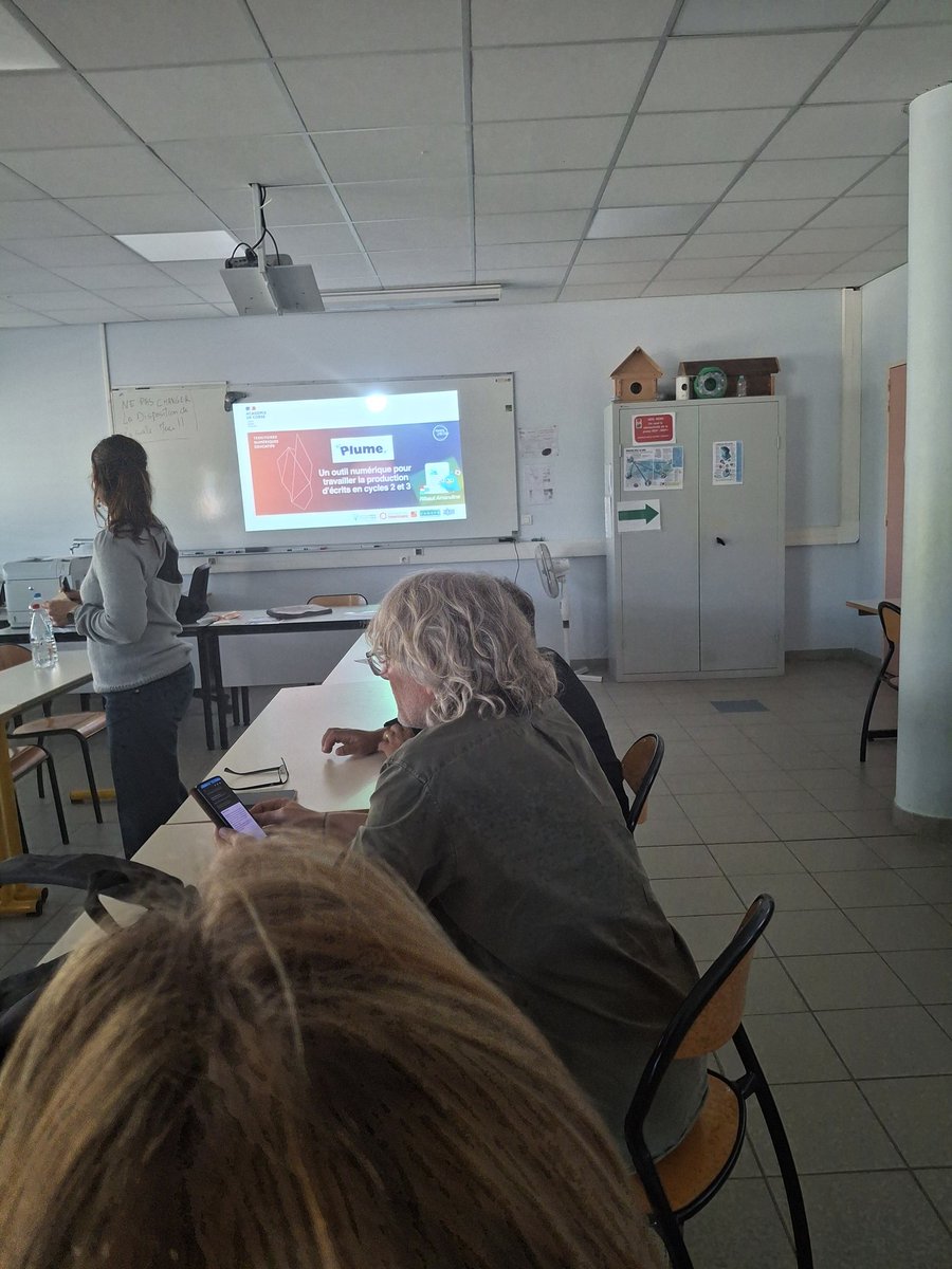 DSDEN2B's tweet image. Cinquième DigiScontri au collège de Montesoro. Moments de partage et  formation des enseignants. Rendez vous au séminaire TNE Corsica le 26/11 à l’Alb&apos;oru #Bastia #digiscontri #PERDIR
 #DNE #DRNE #atelier #TNE #Corsica #CPC #one #IEN #scola2030